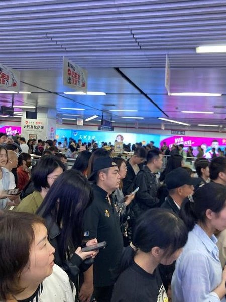 地下鉄でのライブ射撃
